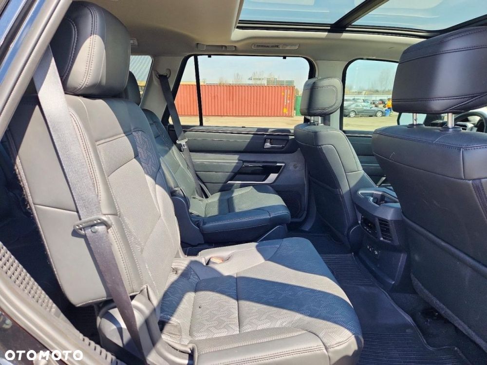 Toyota Sequoia - 10