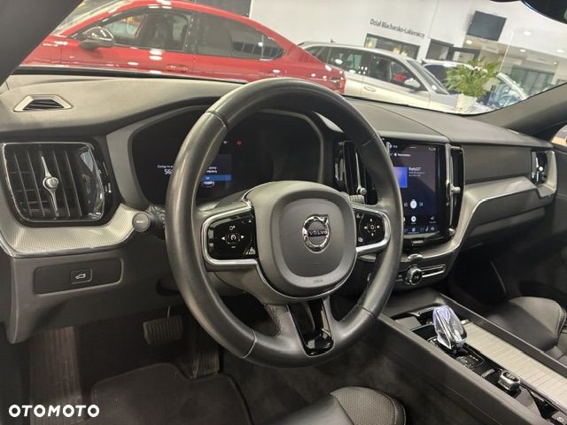 Volvo XC 60 B4 B Plus Dark - 11