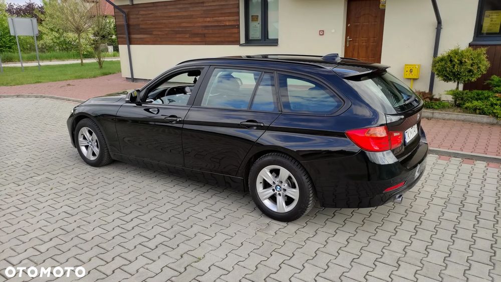 BMW Seria 3 320d DPF Edition Sport - 17