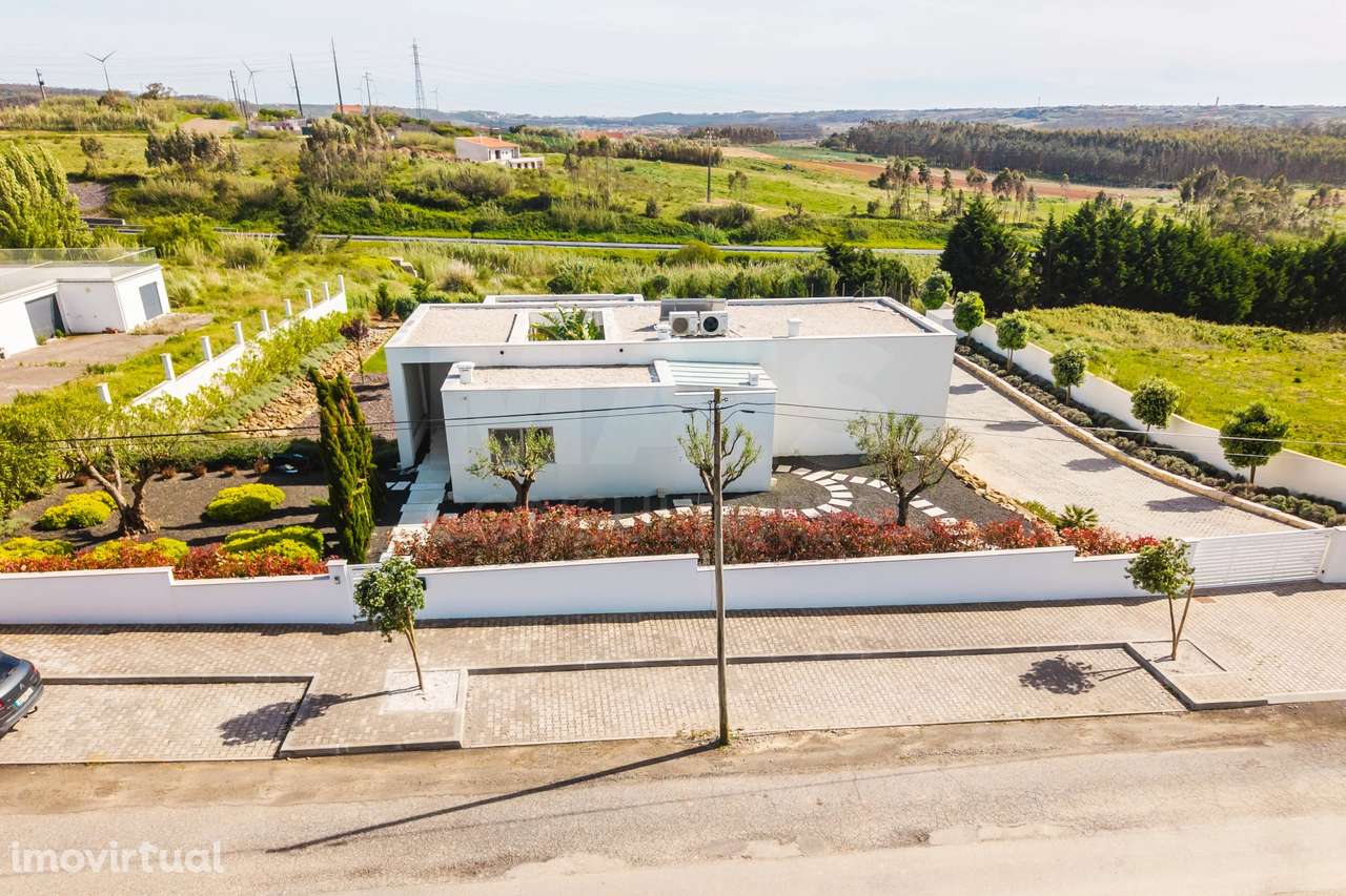 Moradia Contemporânea de Luxo com Vista Barragem, Piscina e 3.000m²... - Grande imagem: 3/50