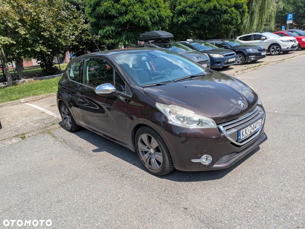 Peugeot 208 - 1