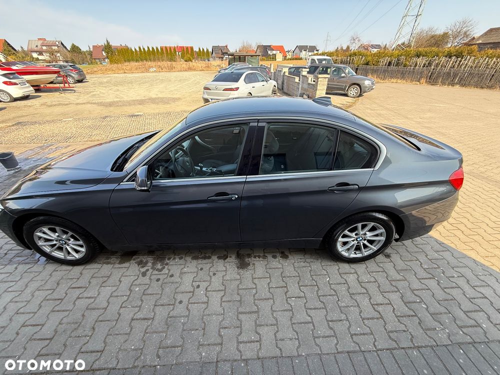 BMW Seria 3 318d Luxury Line - 12