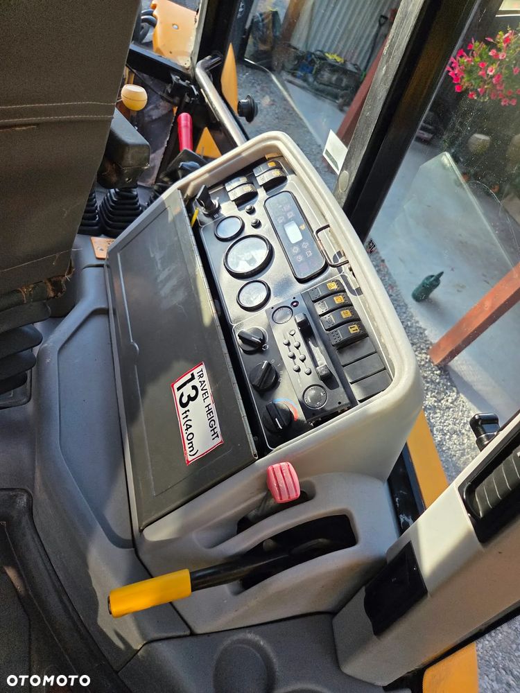 JCB 4CX - 17