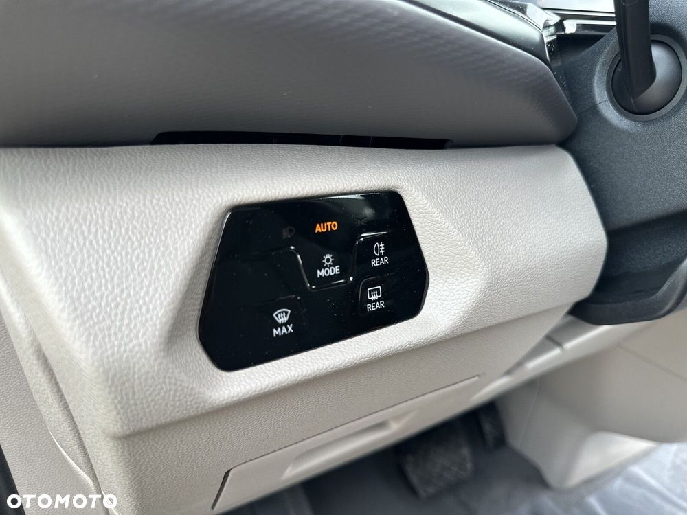 Volkswagen Multivan - 23