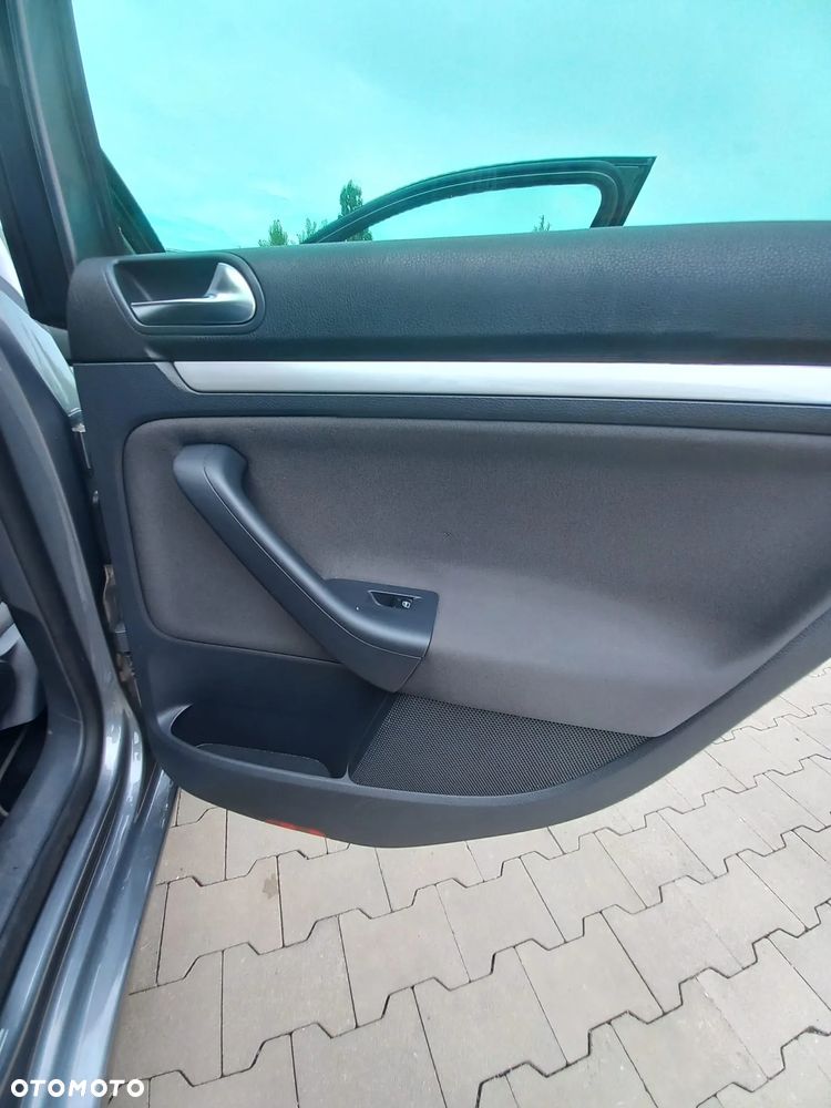 Volkswagen Golf 1.9 TDI DPF United BlueMotion - 32