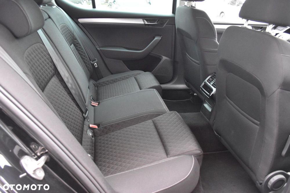 Skoda Superb 2.0 TDI SCR Ambition DSG - 32