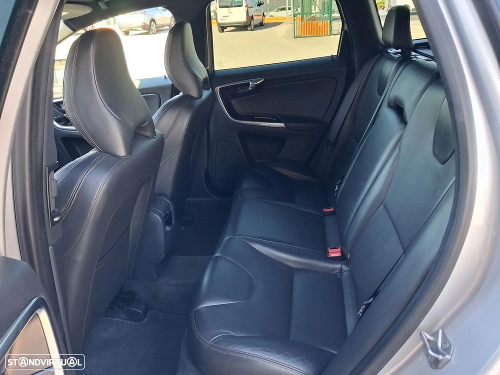 Volvo XC 60 2.0 D4 Momentum Plus Geartronic - 17