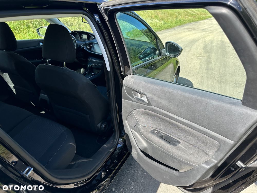 Peugeot 308 1.2 PureTech Allure S&S EAT6 - 8