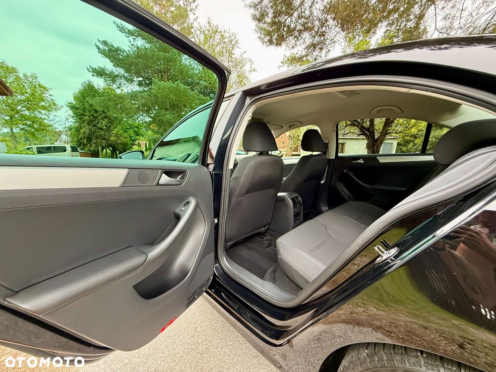 Volkswagen Jetta 1.6 TDI Comfortline - 21