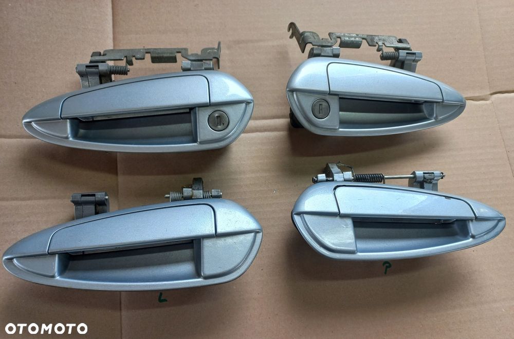 Grande Punto klamka zewnętrzna klamki komplet 5d kolor: 589/A 06-12r Fiat