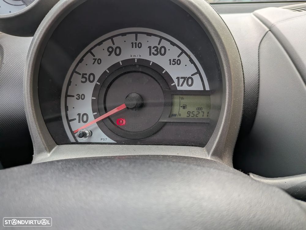 Toyota Aygo 1.0 + AC - 8