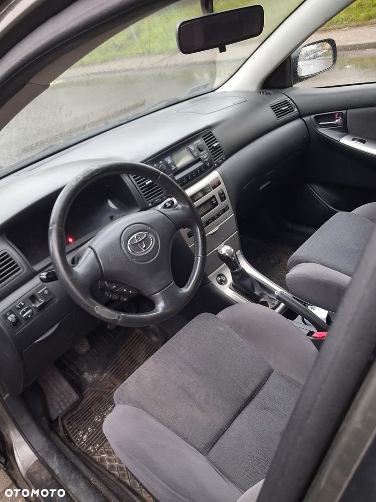 Toyota Corolla 1.6 VVT-i Sol (air6) - 4