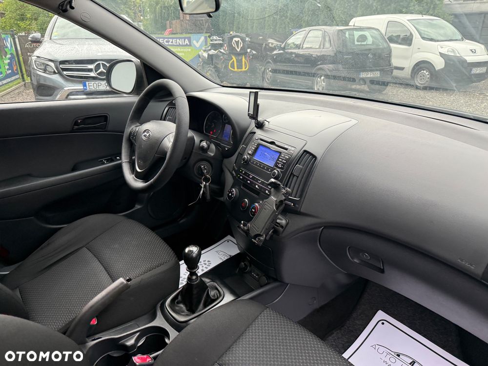 Hyundai i30 1.4 Base + - 13