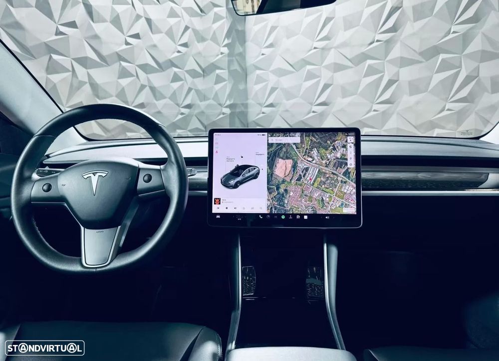 Tesla Model 3 Standard RWD — fotografia 17