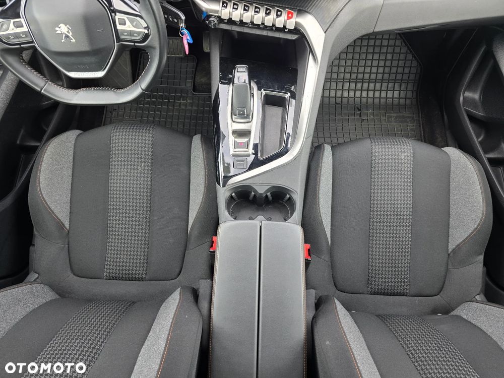 Peugeot 3008 1.2 PureTech Active S&S EAT8 - 13