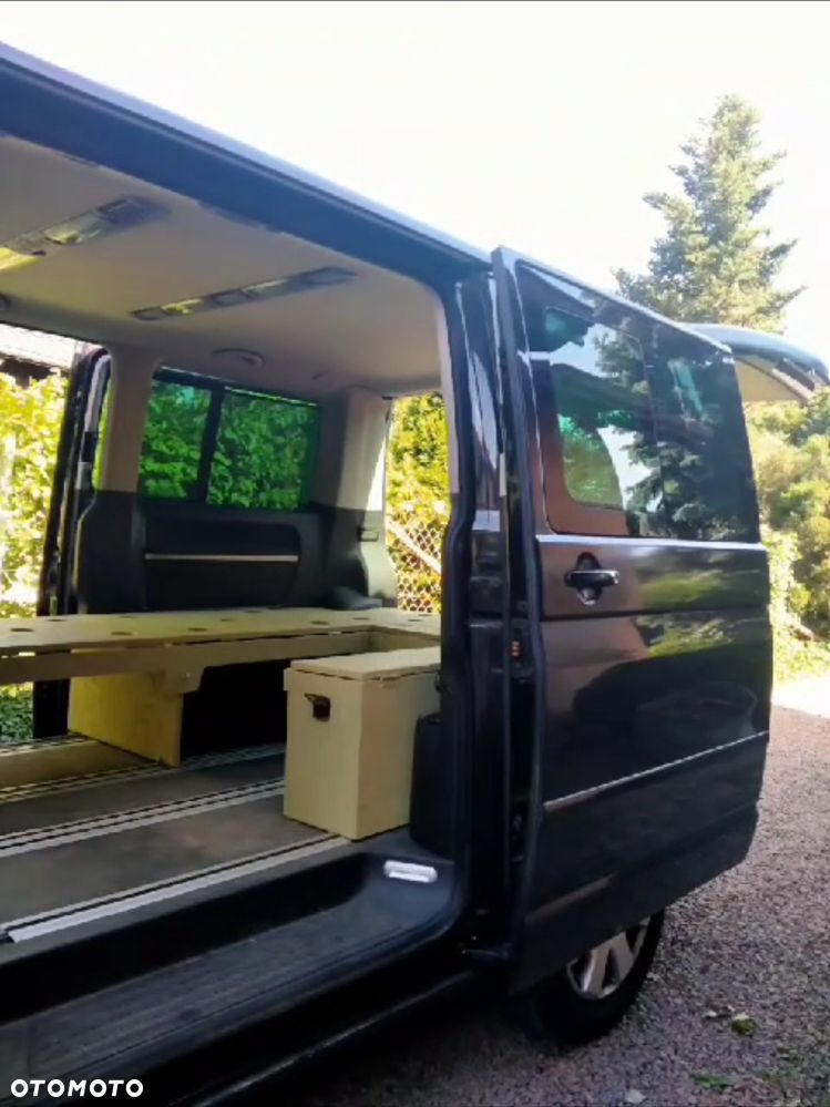 Volkswagen Multivan - 13