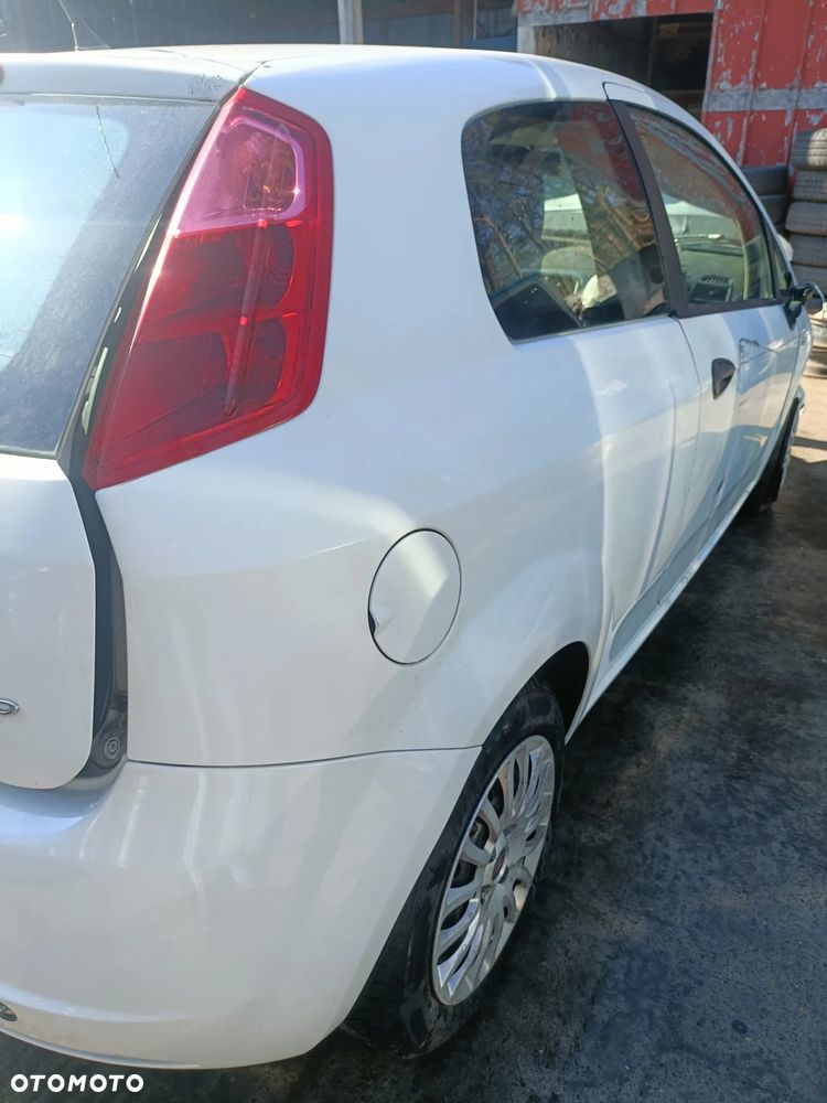 FIAT GRANDE PUNTO 05-12 2009 r. 249 3D HB klapka wlewu paliwa * - 1
