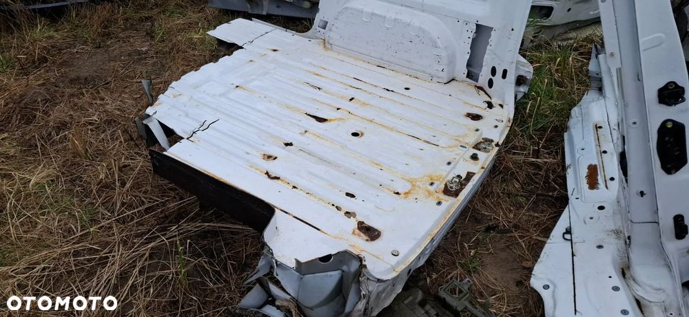 BŁOTNIK PRAWY TYŁ PAS WANNA NISSAN NV200 - 3