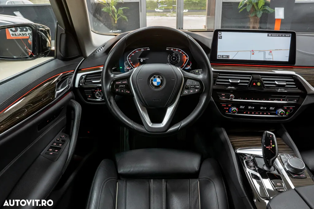 BMW Seria 5 520i Touring Aut. Luxury Line - 33