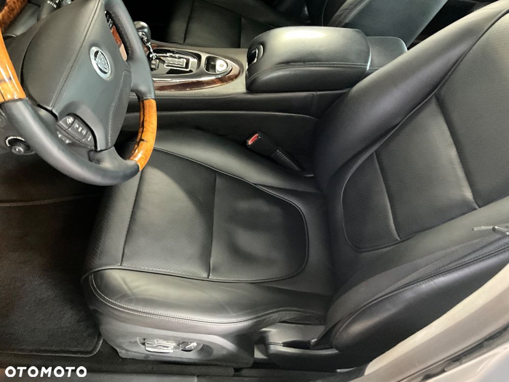 Jaguar XJ XJ8 4.2 LWB Executive - 3