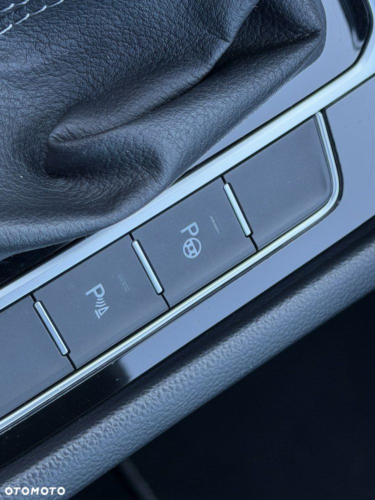 Volkswagen Arteon 2.0 TDI R-Line DSG - 28