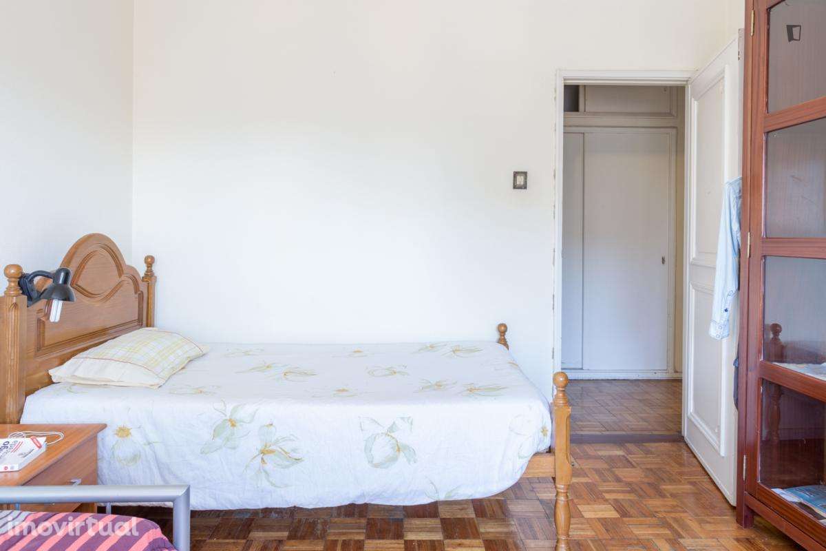 Quarto - localizado em Paranhos Porto - Grande imagem: 2/28