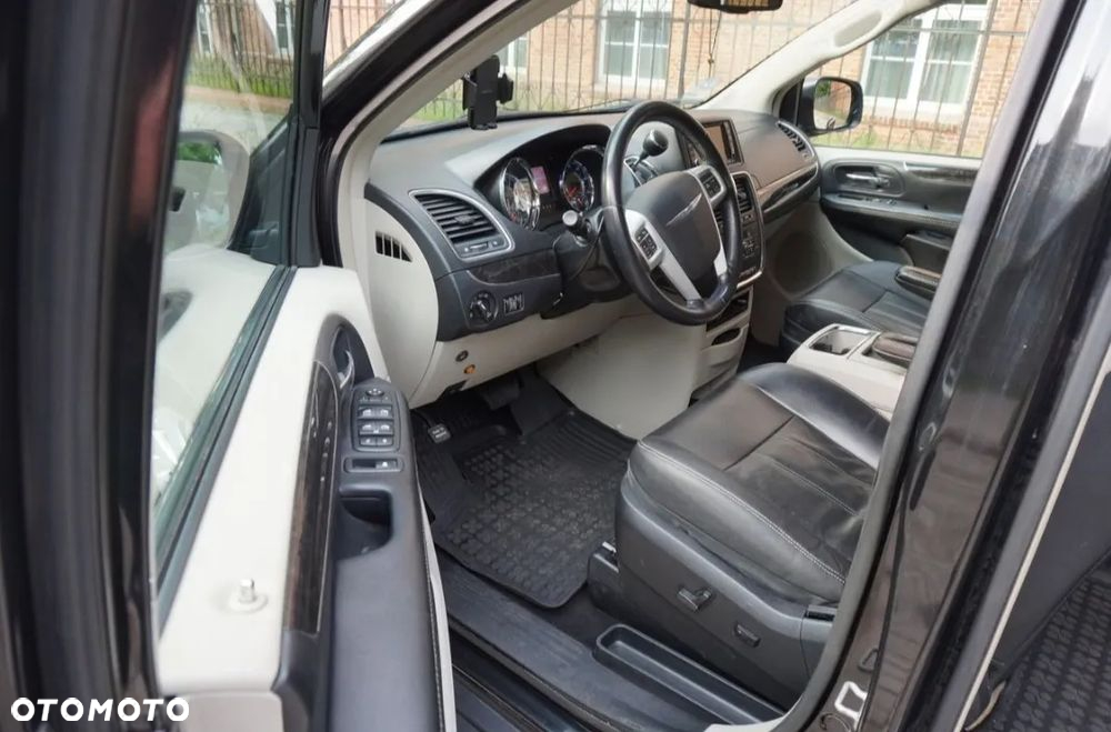Chrysler Town & Country 3.6 Limited - 4