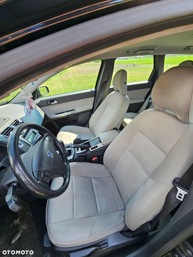 Volvo V50 2.0D Momentum - 10