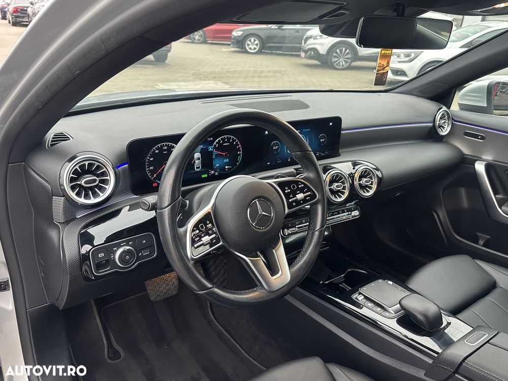 Mercedes-Benz A 250 e Sedan Aut. - 11