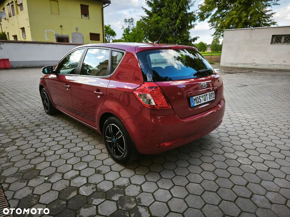 Kia Ceed 1.6 CRDi ISG Spirit - 11