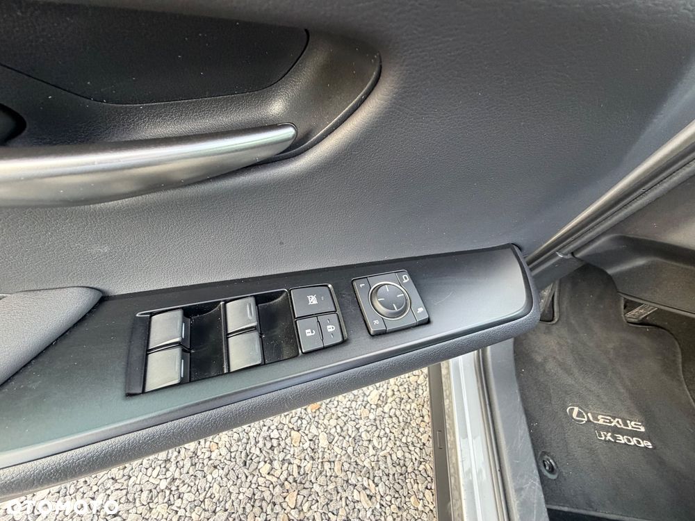 Lexus UX 300e Luxury Line - 19