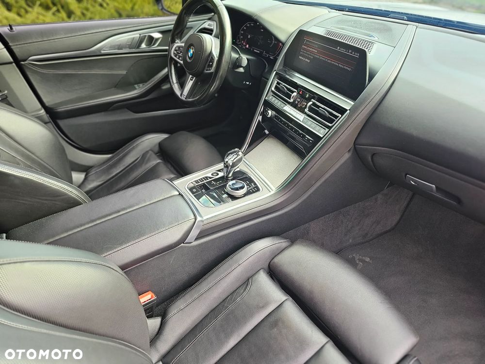 BMW Seria 8 840i - 25