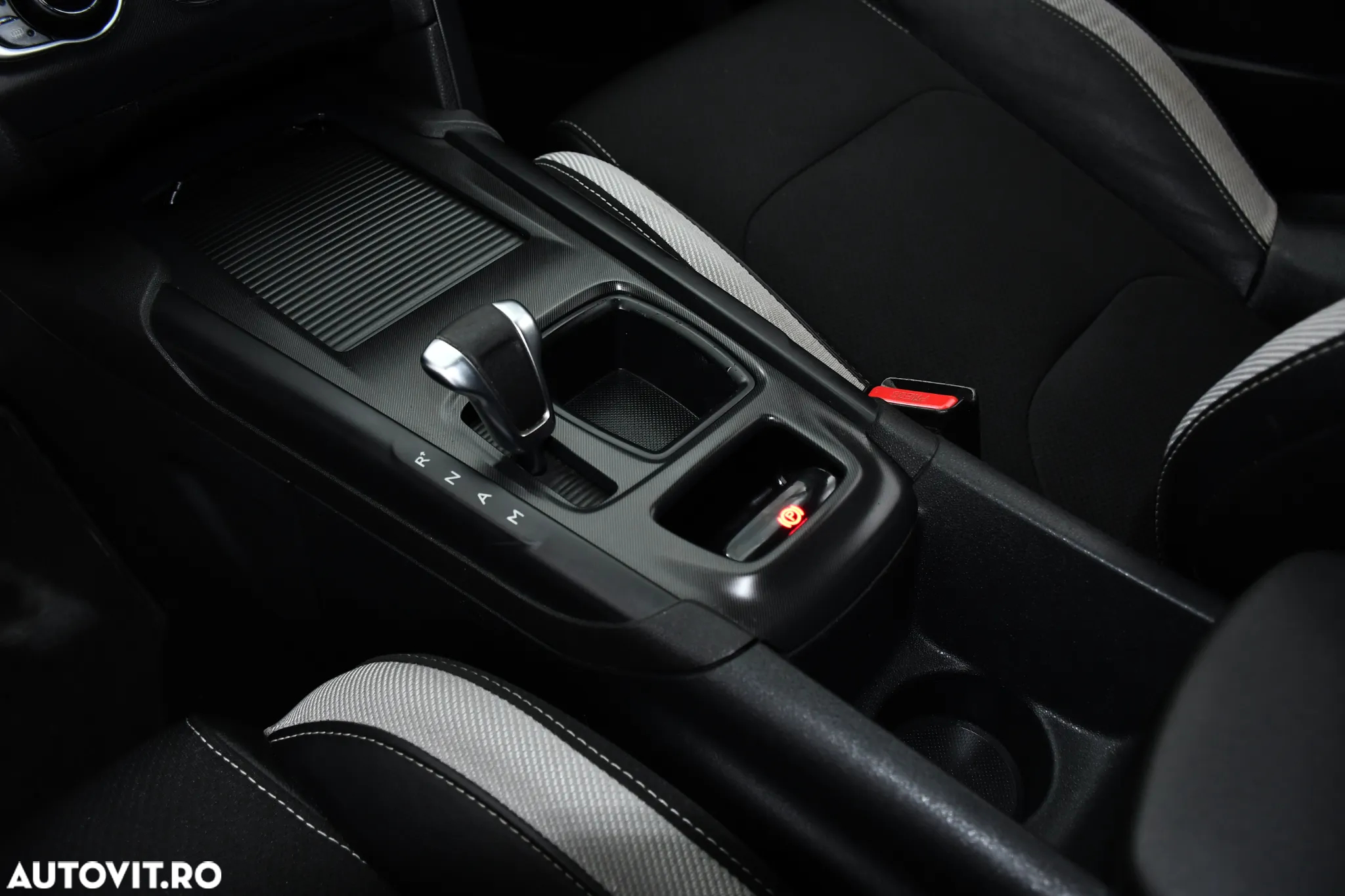 Citroën DS4 e-HDi 110 EGS6 SoChic - 9