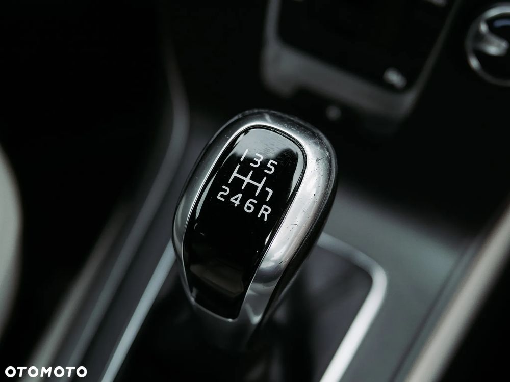 Volvo V40 D2 Drive-E Momentum - 16