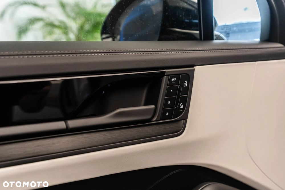Porsche Cayenne Black Edition - 27
