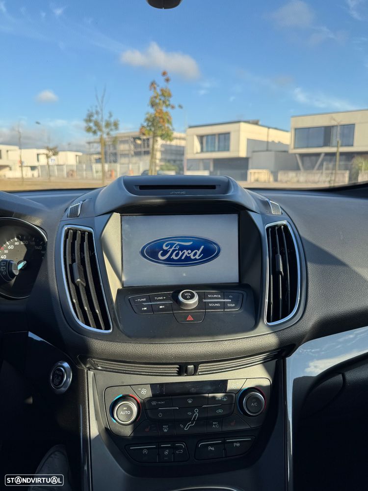 Ford C-Max 1.0 Ecoboost S&S Titanium - 23