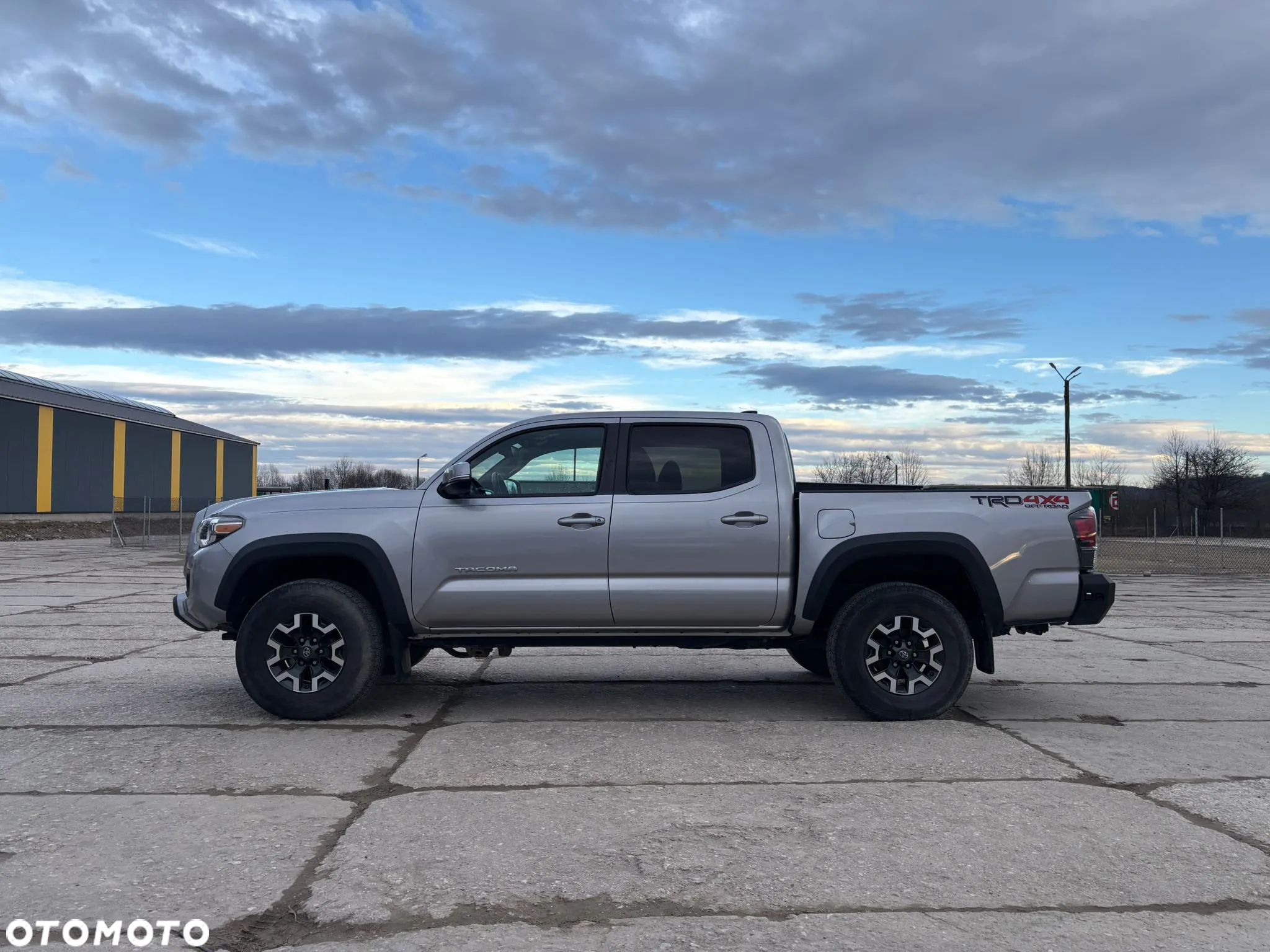 Toyota Tacoma - 1