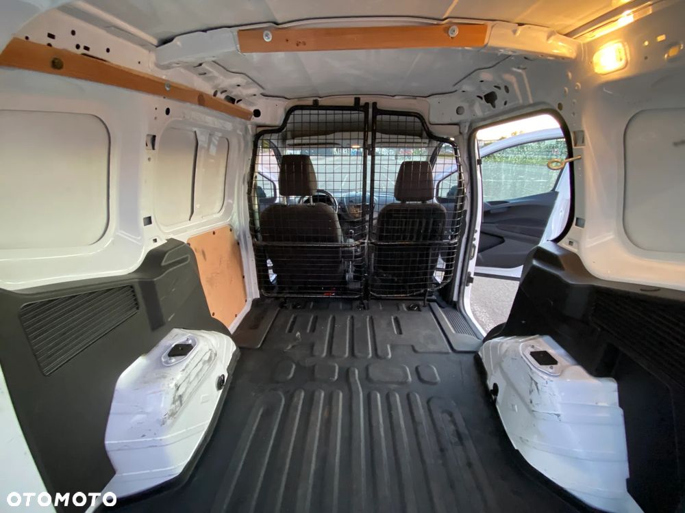 Ford Transit Courier - 22