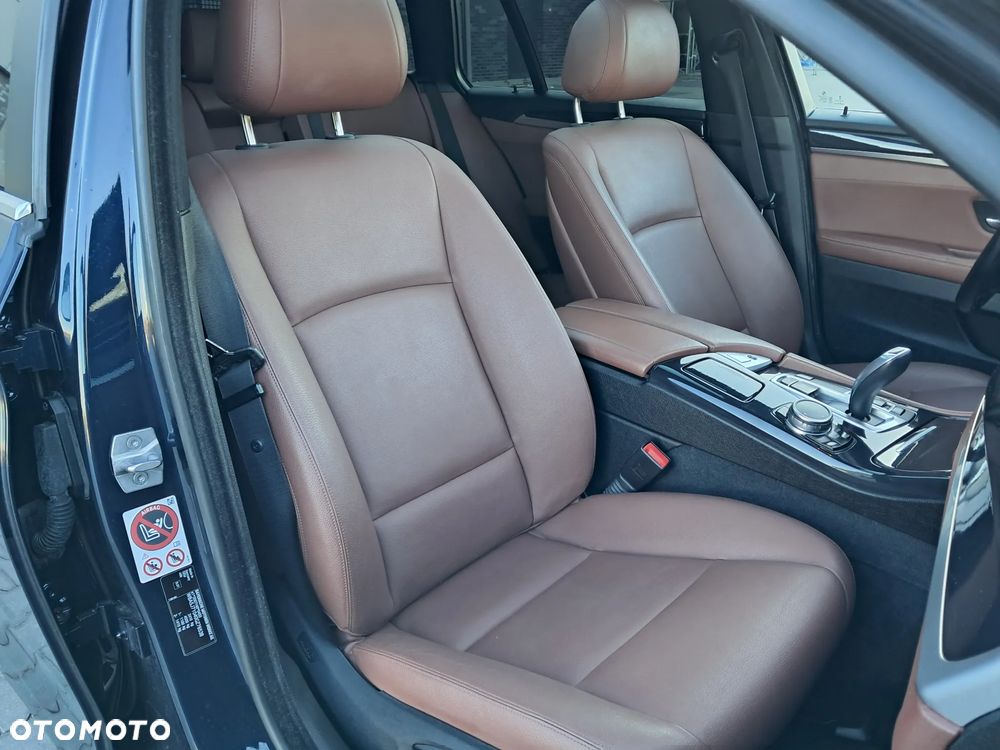 BMW Seria 5 525d Sport-Aut Luxury Line - 11