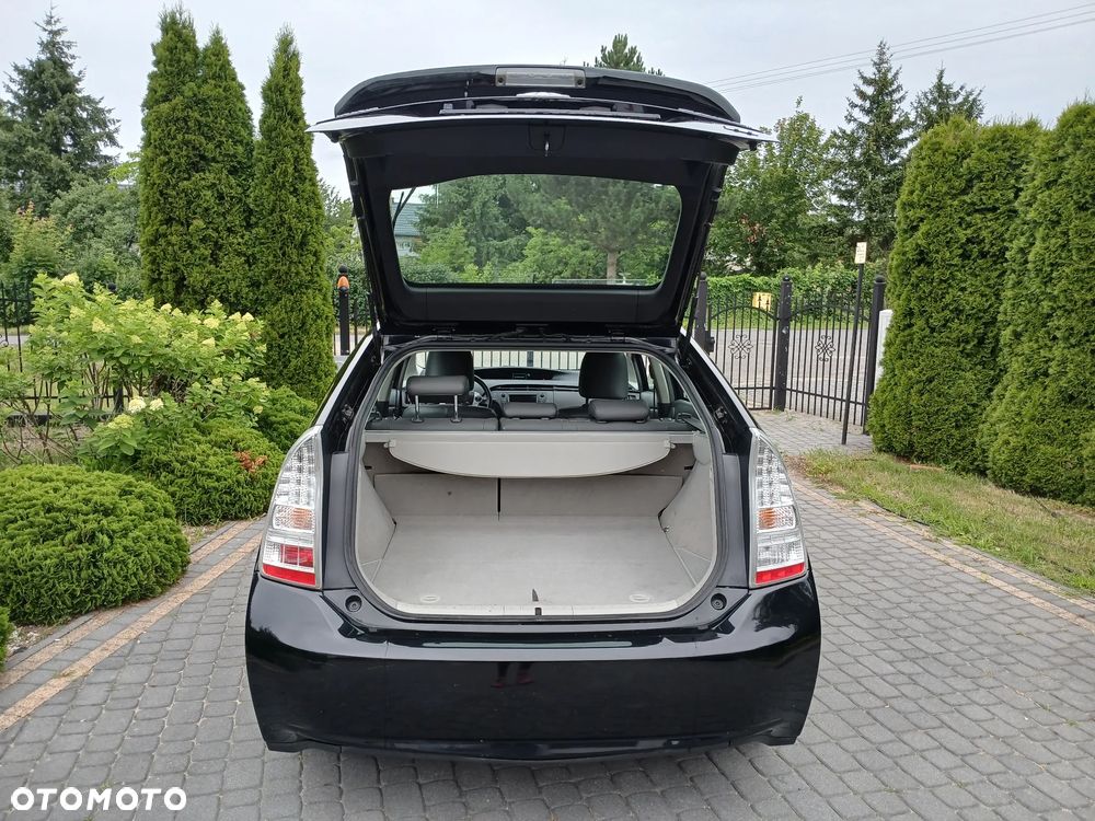 Toyota Prius (Hybrid) Executive - 29