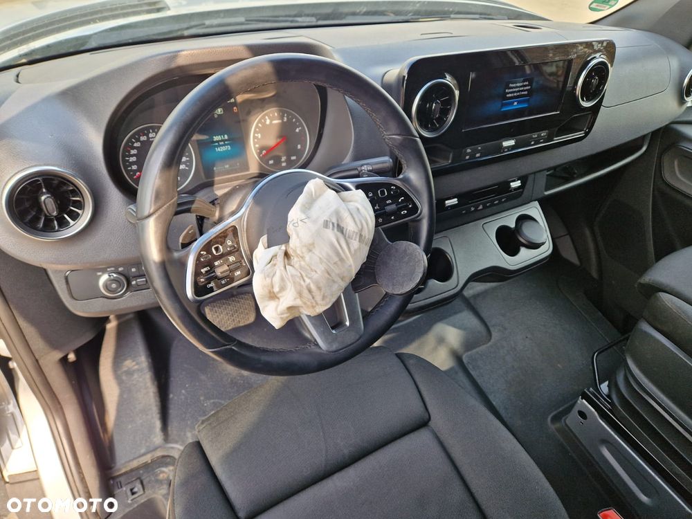 Mercedes-Benz Sprinter - 13