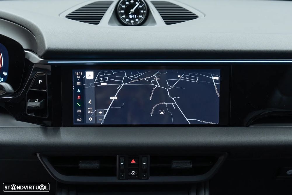 Porsche Macan Electric 4 - 34