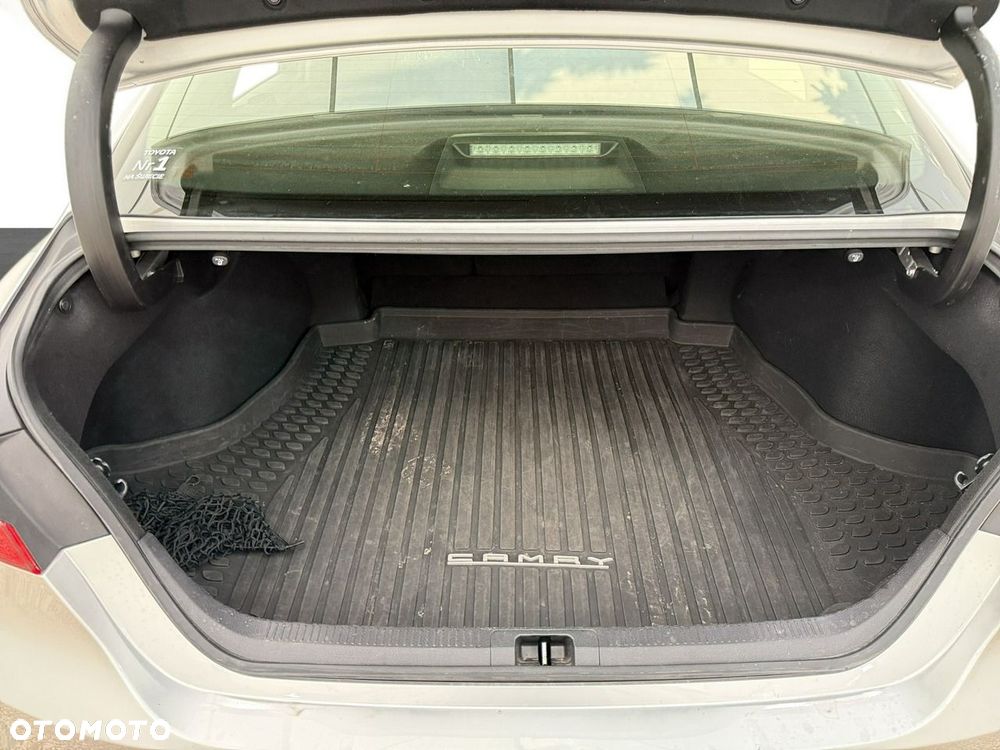 Toyota Camry - 12