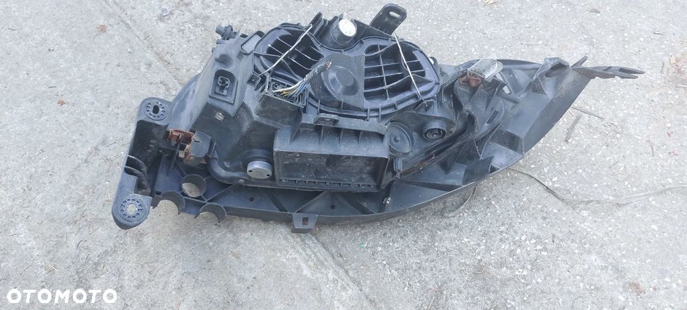 .  PRZOD PRZENIA LAMPA PRAWA BMW E87 - 6