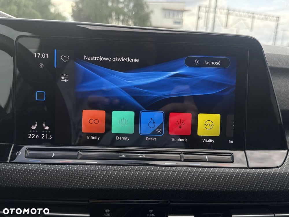 Volkswagen Golf 1.5 eTSI mHEV R-Line DSG - 25