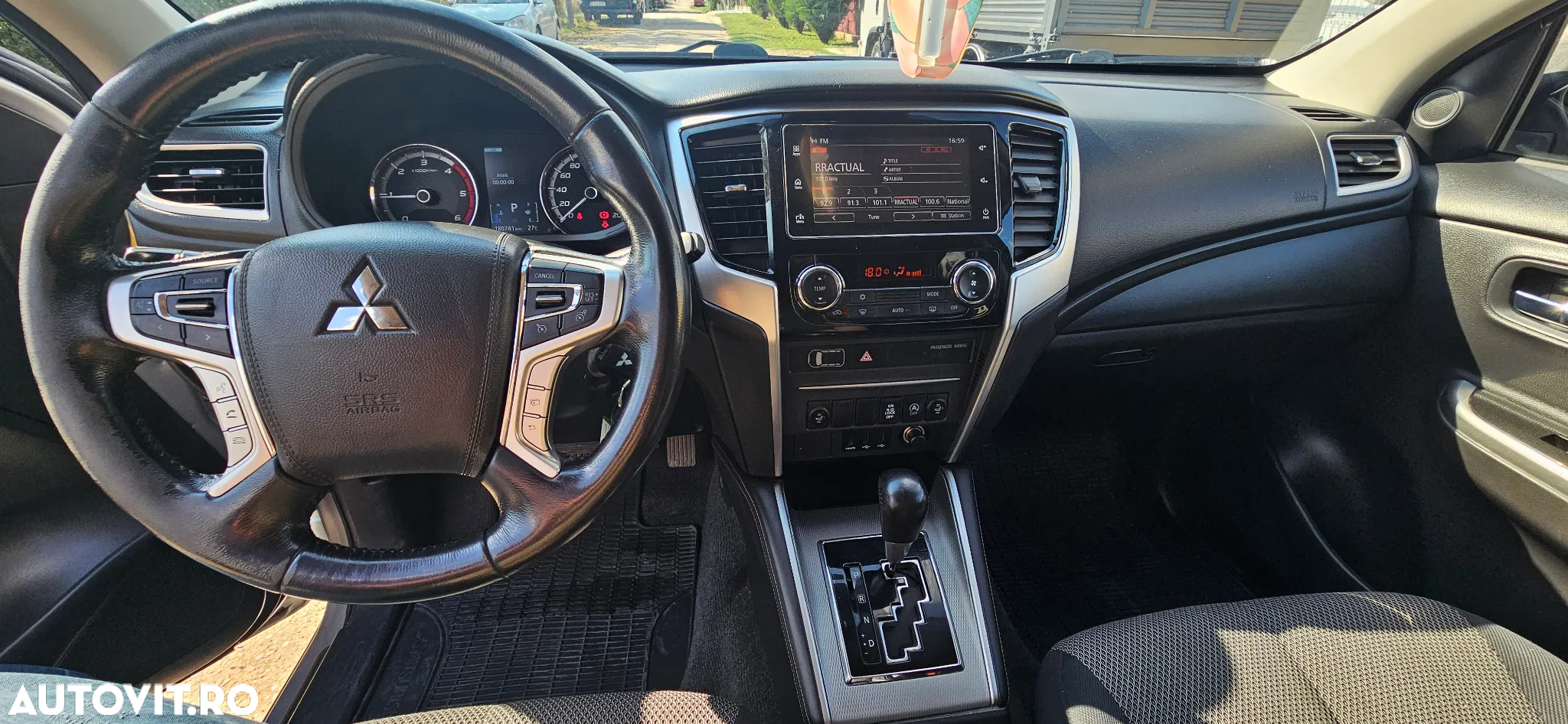 Mitsubishi L200 Double Cab 2.2 DI-D A/T Intense - 9