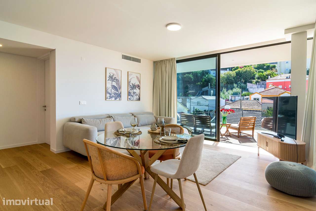 T2 no Estoril com terraço de 80 m², piscina e ginásio com vista mar - Grande imagem: 2/31