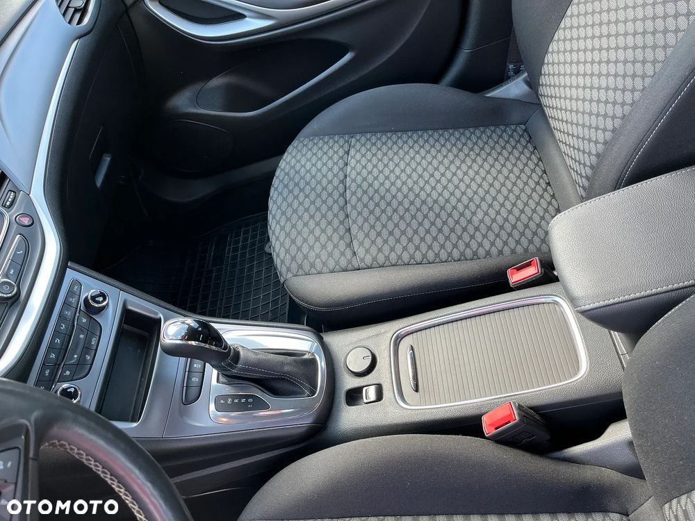 Opel Astra 1.4 T Enjoy S&S - 14