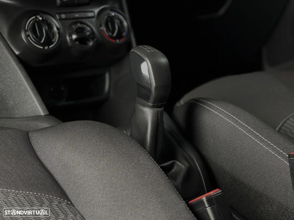 Peugeot 208 - 8