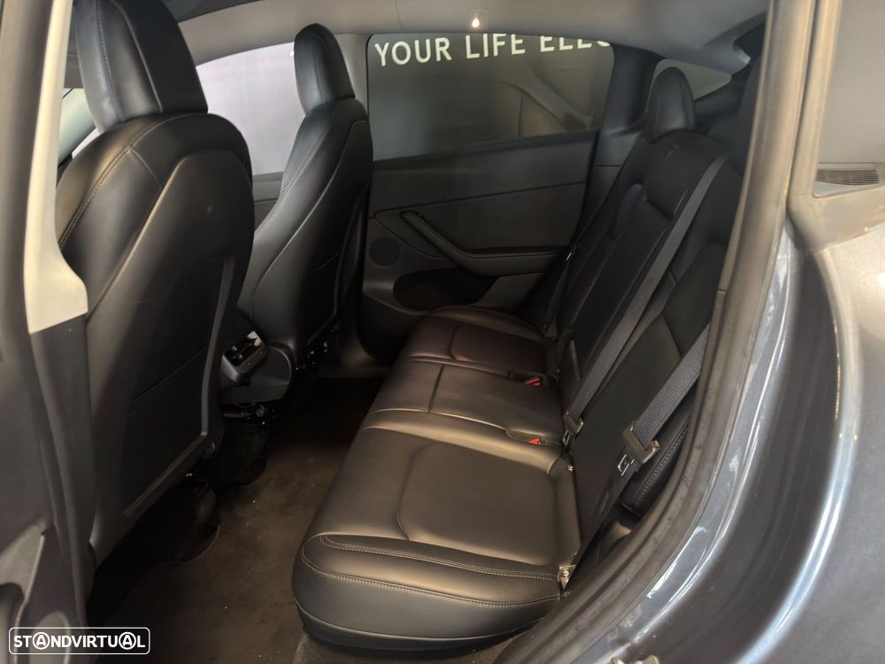 Tesla Model Y Long Range Dual Motor AWD - 11